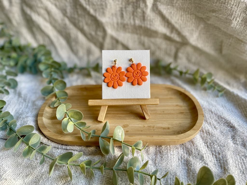 Keep Smiling Dangle - Orange