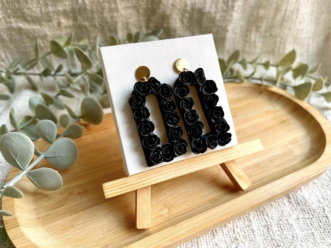 Bed of Roses Dangle - Black